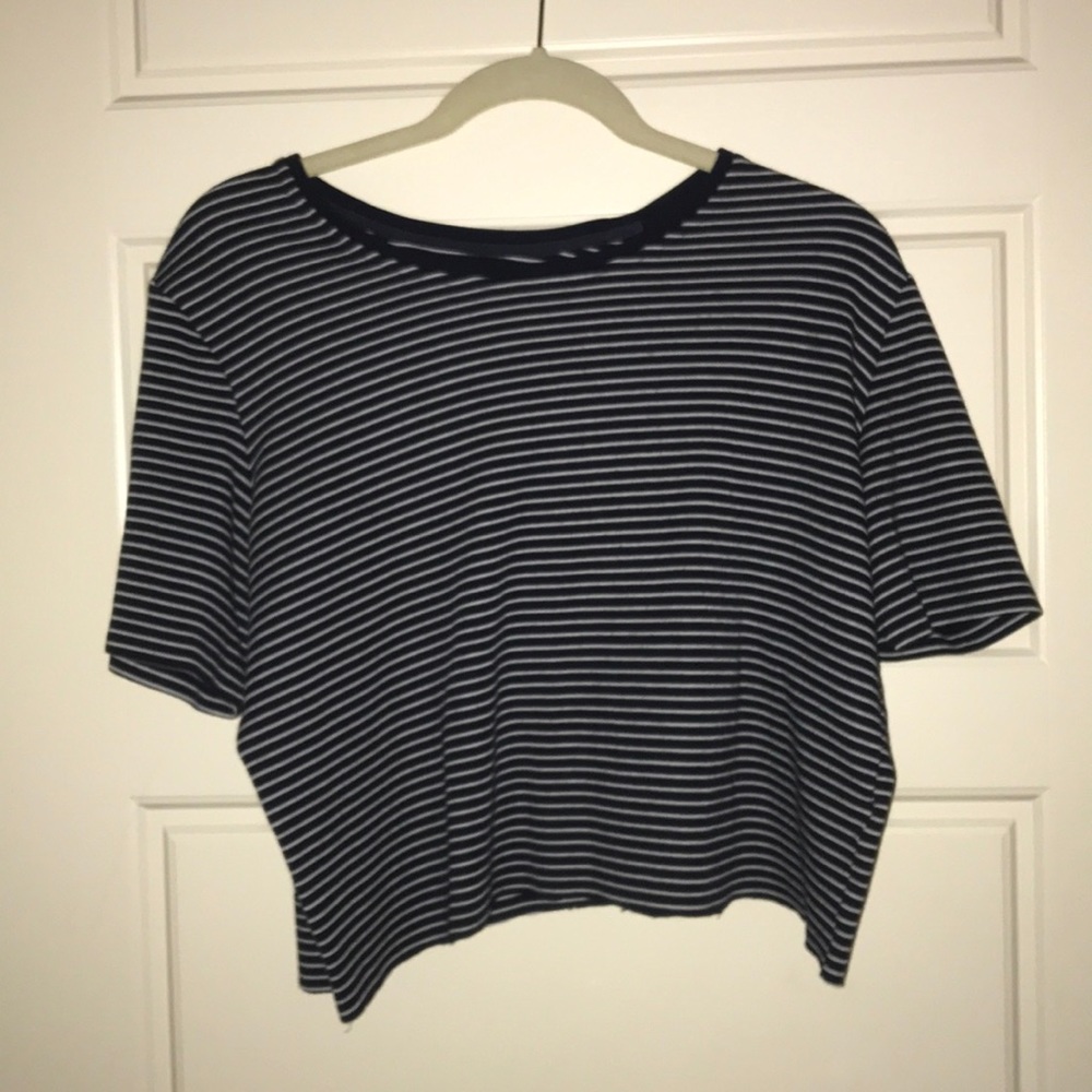 Striped shirt sleeve shirt